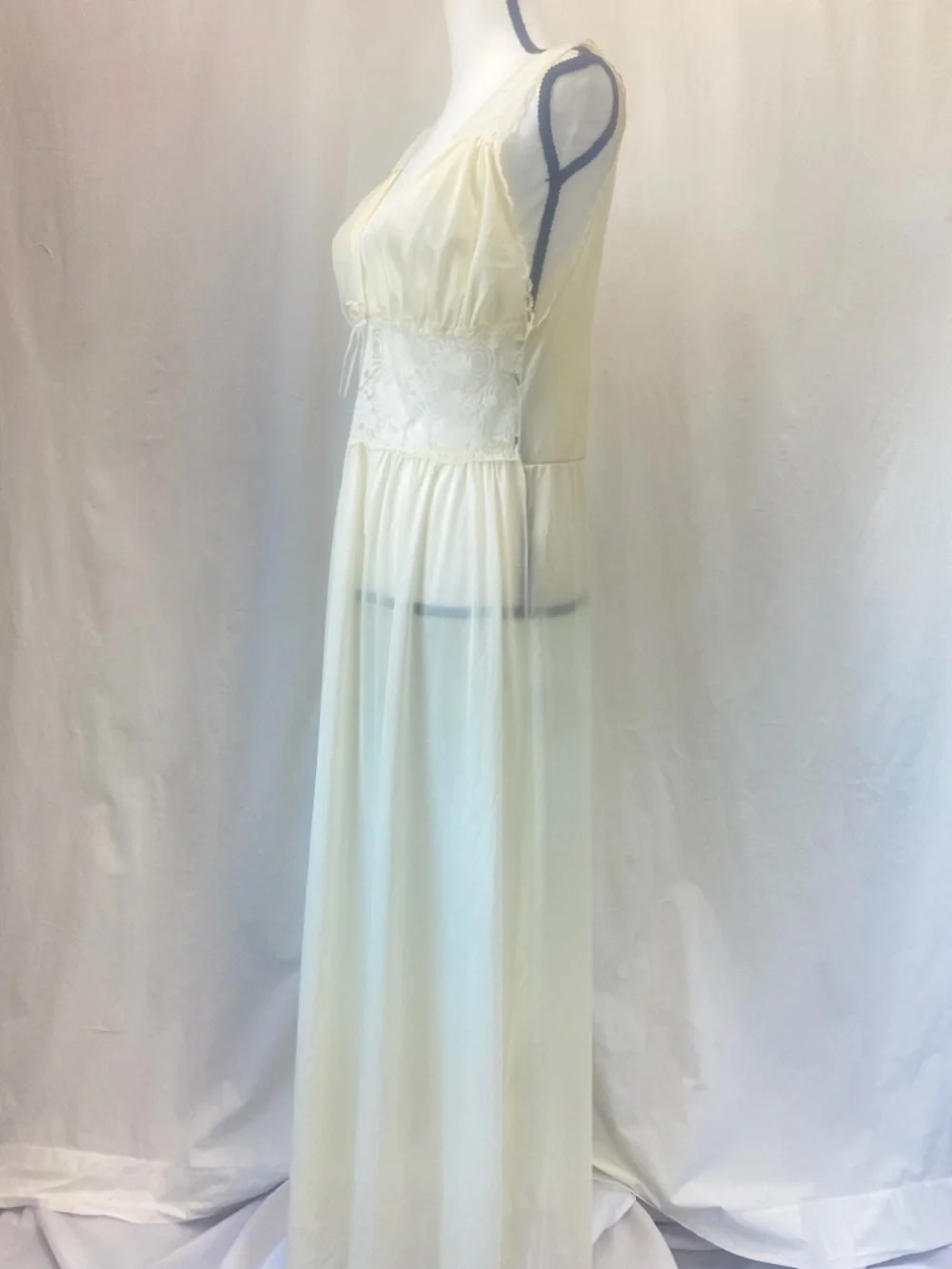Vintage sheer nylon/chiffon nightgown lingerie Ivory Cream Lace 60s 70s Small - Picture 9 of 16